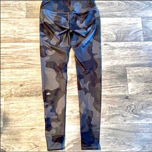 ALO vapor camo leggings - gently used